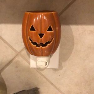 Scentsy Plug-in Warmer. Jack O’ Lantern.